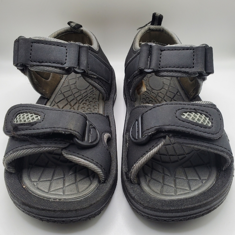 Boys little kids sandals size 9/10